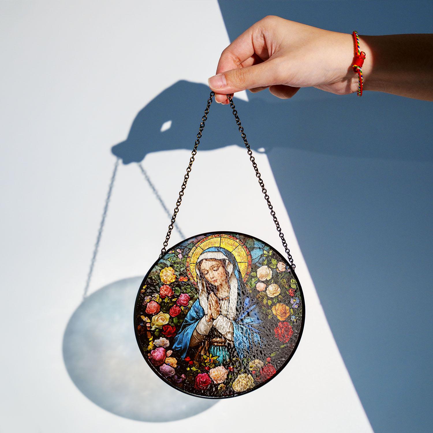 Suncatcher Vitral Nossa Senhora em Oração – Enfeite de Janela Redondo Católico com Rosas